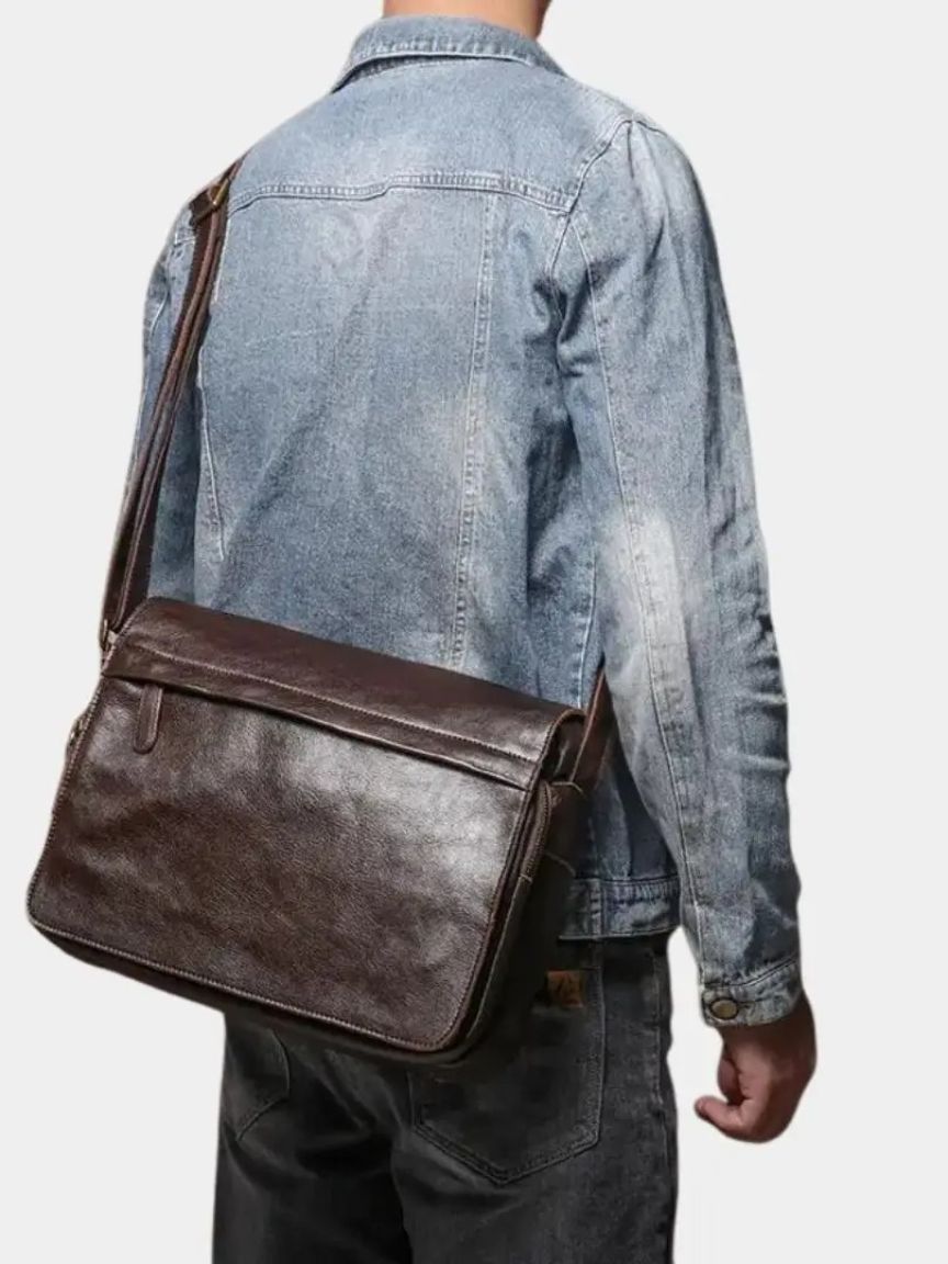 Finley & Family Timeless Leather Messenger Bag